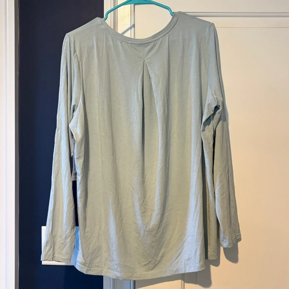 NWT Athleta With Ease Top Size M - Picture 2 of 5